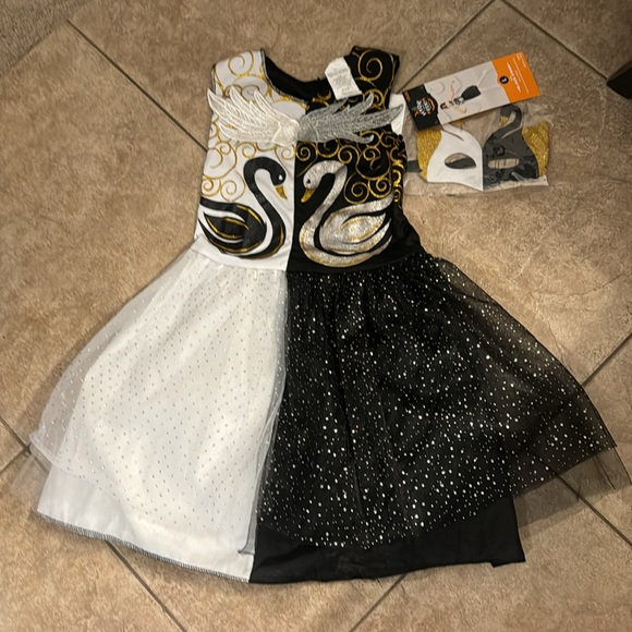 NWT, Black Swan Costume, size Girls L (size 10-12) - Picture 4 of 6